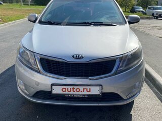 2013 Kia Rio 5-speed III, серебристый, 872000 рублей, вид 3