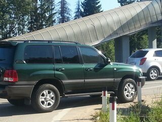 2004 Toyota Land Cruiser 100 Series Рестайлинг 1, зелёный, 3200000 рублей, вид 3
