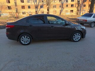 2017 Kia Rio III Рестайлинг, коричневый, 999000 рублей, вид 3