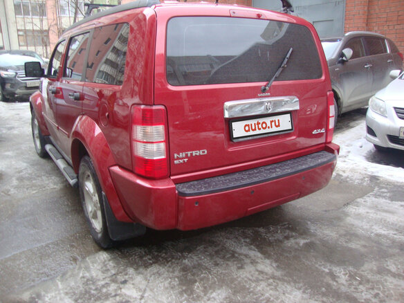2007 Dodge Nitro, красный - вид 4