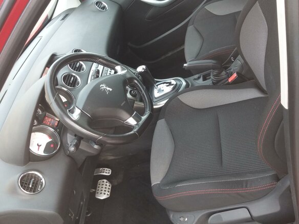 2011 Peugeot 308 I Рестайлинг, красный - вид 8
