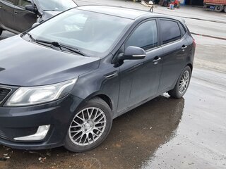 2014 Kia Rio 4-speed III, чёрный, 850000 рублей, вид 1