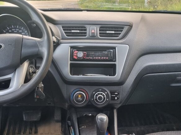2014 Kia Rio III, бежевый, 850000 рублей - вид 5