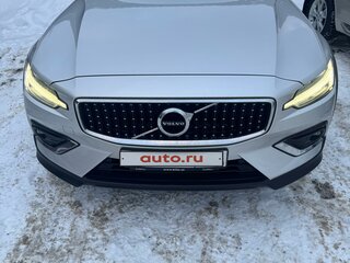 2019 Volvo V60 Cross Country II, серый, 2700000 рублей, вид 1