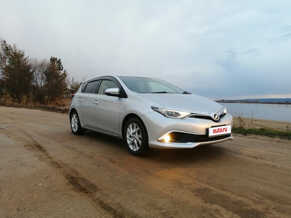 2015 Toyota Auris II Рестайлинг, серебристый, 1400000 рублей - вид 4