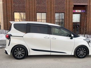 2018 Toyota Sienta II, белый, 1700000 рублей, вид 2