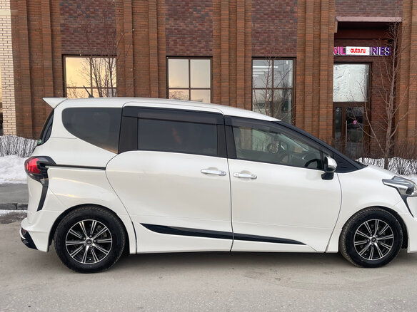 2018 Toyota Sienta II, белый, 1700000 рублей - вид 1