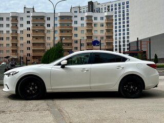 2017 Mazda 6 III (GJ) Рестайлинг, белый, 1995000 рублей, вид 3