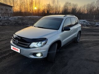 2013 Volkswagen Tiguan I Рестайлинг, серебристый, 1350000 рублей, вид 1