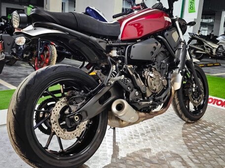 2017 Yamaha XSR700, красный, 610000 рублей, вид 4