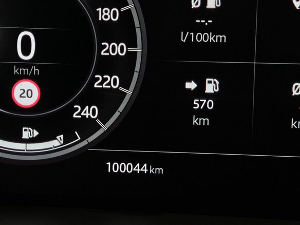 2018 Land Rover Discovery V, оранжевый, 3425000 рублей - вид 17