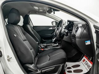 2017 Mazda Axela III Рестайлинг, белый, 1590000 рублей, вид 5