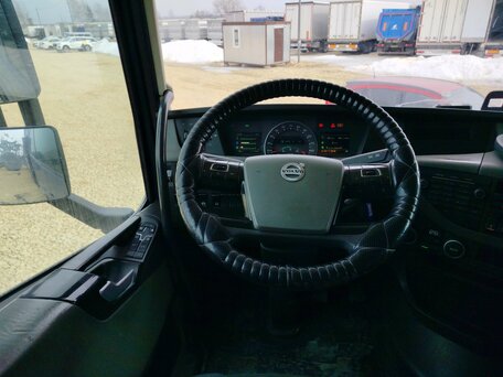 2020 Volvo FH, синий, 8253500 рублей, вид 5