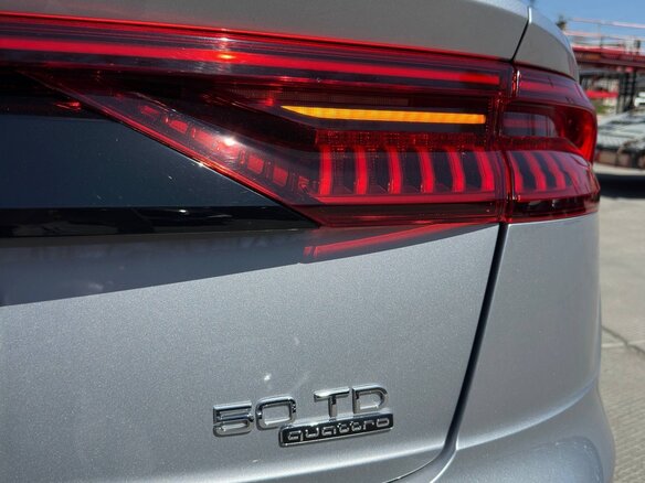 2020 Audi Q8 50 TDI I (4M), чёрный, 6500000 рублей - вид 14