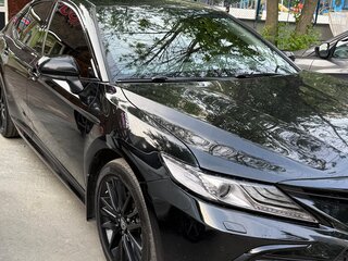 2021 Toyota Camry VIII (XV70) Рестайлинг, чёрный, 3100000 рублей, вид 4