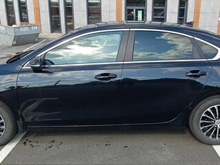 2022 Kia Cerato IV Рестайлинг, чёрный, 2100000 рублей, вид 4