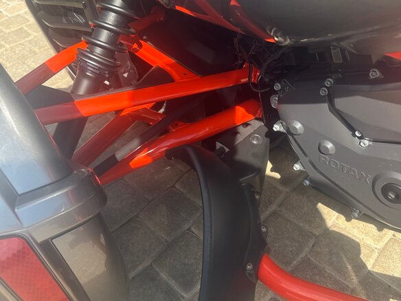 2016 BRP Can-Am Spyder, серебристый, 1630000 рублей - вид 1