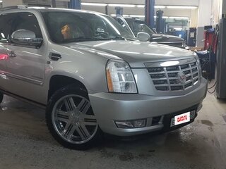 2011 Cadillac Escalade III, серебристый, 2350000 рублей, вид 3