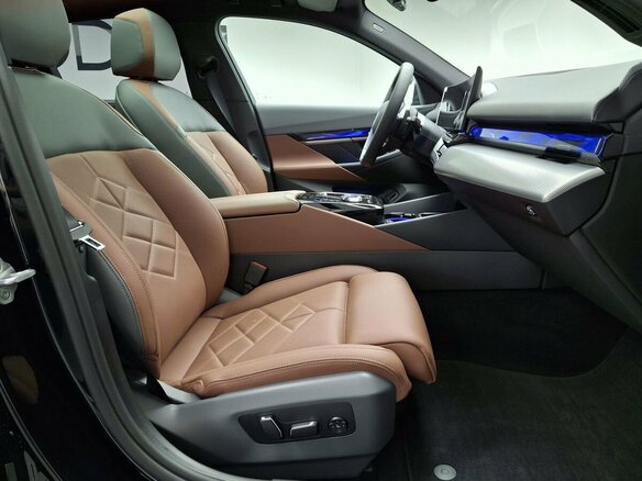 2025 BMW 5 серии 530e VIII (G60/G61/G68), чёрный - вид 5