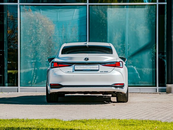 2021 Lexus ES 250 VII, белый, 3180000 рублей - вид 3