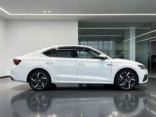 2023 Skoda Octavia IV (A8), белый, 1500000 рублей, вид 5