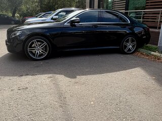 2018 Mercedes-Benz E-Класс 220 d V (W213, S213, C238), чёрный, 3000000 рублей, вид 4