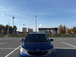 2013 Kia Rio 5-speed III, синий, 855000 рублей, вид 3