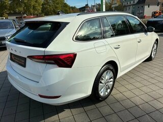 2023 Skoda Octavia IV (A8), белый, 2600000 рублей, вид 2