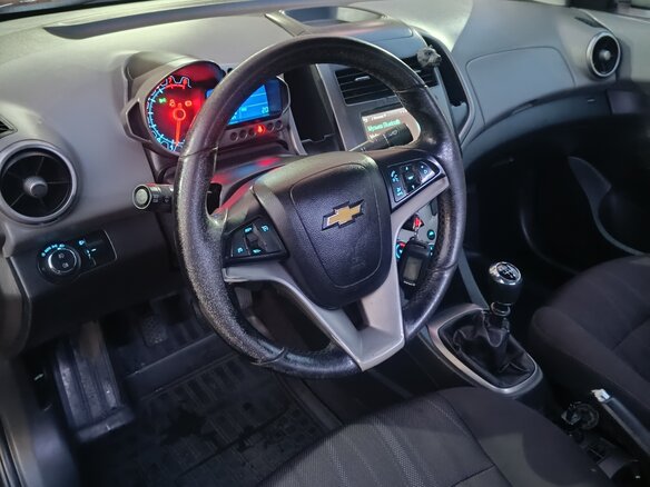 2013 Chevrolet Aveo II, чёрный, 560000 рублей - вид 9