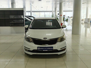 2016 Kia Rio III Рестайлинг, белый, 835000 рублей, вид 3