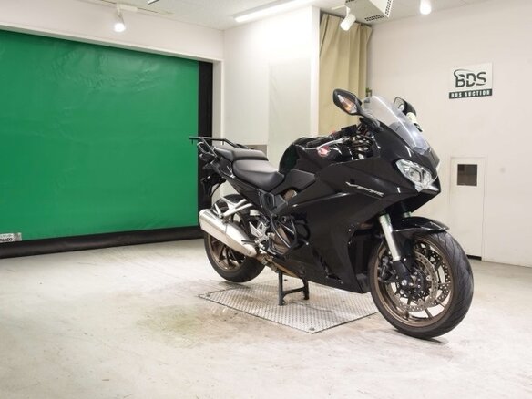 2017 Honda VFR 800, чёрный, 800000 рублей - вид 2