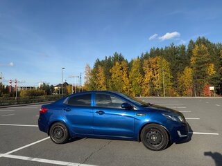 2013 Kia Rio 5-speed III, синий, 855000 рублей, вид 5
