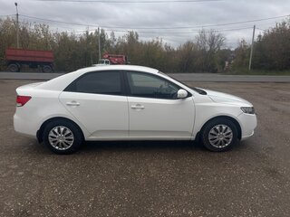 2010 Kia Cerato 5-speed II, белый, 620000 рублей, вид 2