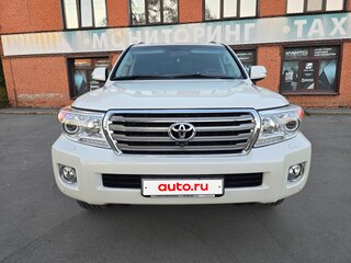 2015 Toyota Land Cruiser 200 Series Рестайлинг 1, белый, 4950000 рублей, вид 4