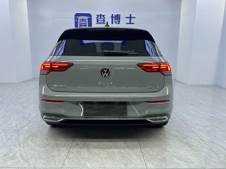 2023 Volkswagen Golf VIII, серебристый, 1990000 рублей, вид 5