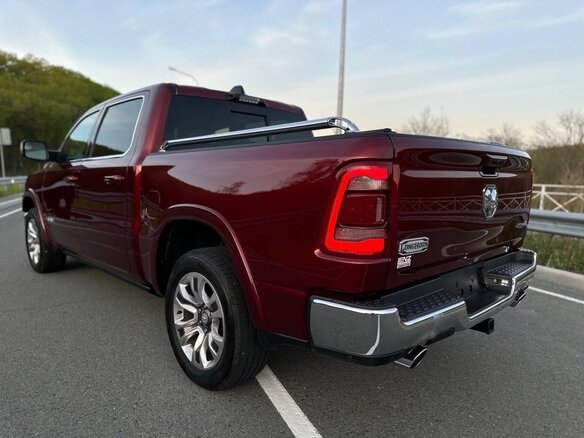 2023 Ram 1500 Crew Cab V, пурпурный, 8321000 рублей - вид 5