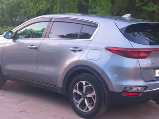 2018 Kia Sportage IV Рестайлинг, серебристый, 2050000 рублей, вид 4
