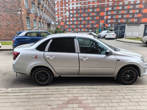 2012 Lada (ВАЗ) Granta I, серебристый, 360000 рублей - вид 4