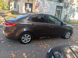 2015 Kia Rio III Рестайлинг, коричневый, 505000 рублей, вид 3