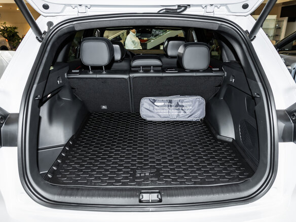 2026 Geely Monjaro I Рестайлинг, белый, 4954990 рублей - вид 4