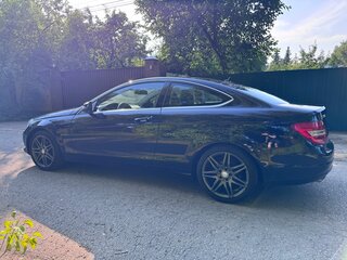 2015 Mercedes-Benz C-Класс 180 III (W204) Рестайлинг, чёрный, 1600000 рублей, вид 3