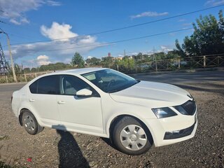 2018 Skoda Octavia III (A7) Рестайлинг, белый, 1000000 рублей, вид 3