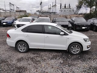 2015 Volkswagen Polo V Рестайлинг, белый, 650000 рублей, вид 3