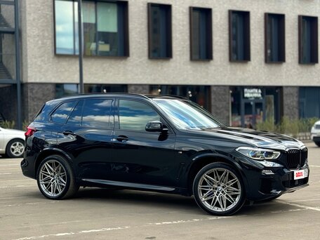 2020 BMW X5 30d IV (G05/G18), чёрный, 6690000 рублей, вид 2