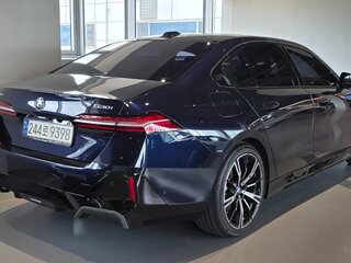 2023 BMW 5 серии 530i xDrive VIII (G60/G61/G68), синий, 6748000 рублей, вид 2