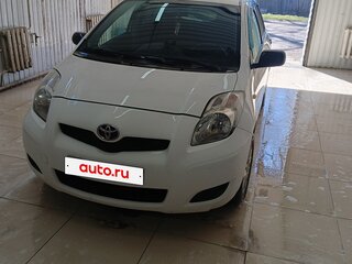2009 Toyota Yaris II, белый, 525000 рублей, вид 1