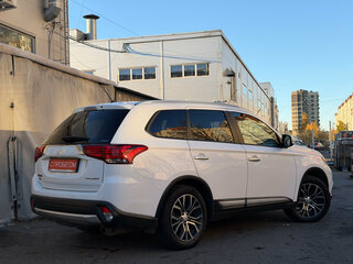 2015 Mitsubishi Outlander III Рестайлинг 2, белый, 1649000 рублей, вид 4