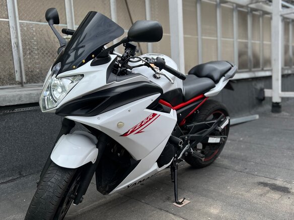 2009 Yamaha XJ6 (FZ6R), белый, 450000 рублей
