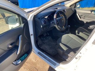 2017 Renault Logan II, белый, 520000 рублей, вид 5