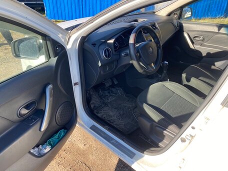 2017 Renault Logan II, белый, 520000 рублей, вид 5